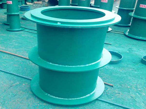 A�ͺ�B�����Է�ˮ�׹ܵą^�e